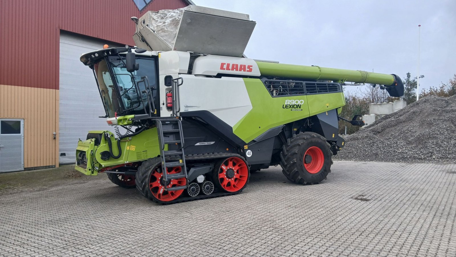 Mähdrescher des Typs CLAAS Lexion 8900TT, Gebrauchtmaschine in Idestrup (Bild 1)