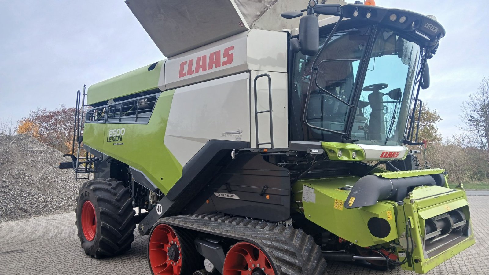 Mähdrescher des Typs CLAAS Lexion 8900TT, Gebrauchtmaschine in Idestrup (Bild 2)