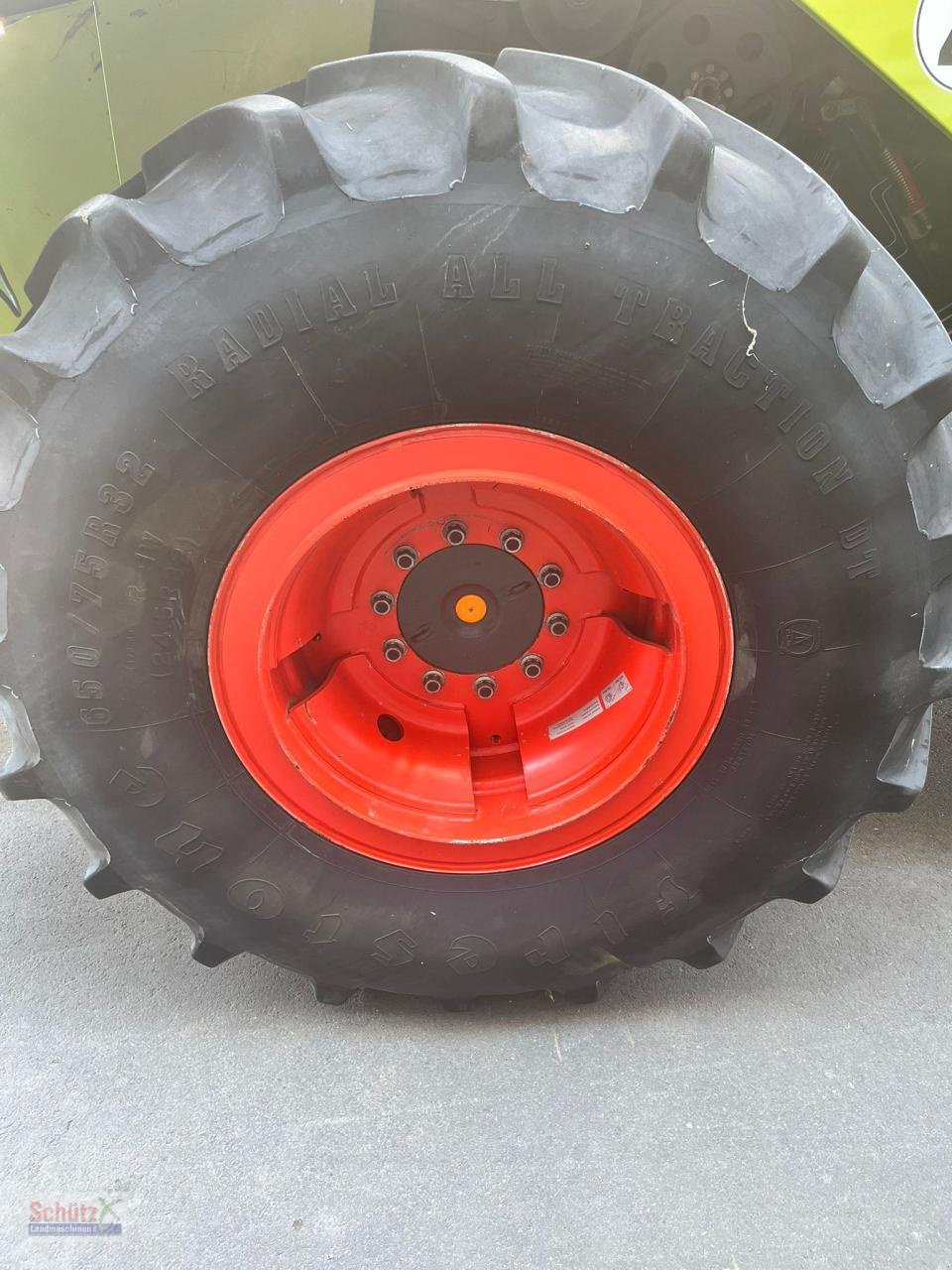 Mähdrescher des Typs CLAAS Lexion verstärkte 10-Loch Felgen mit Reifen 650/75 R32, Gebrauchtmaschine in Schierling (Bild 1)