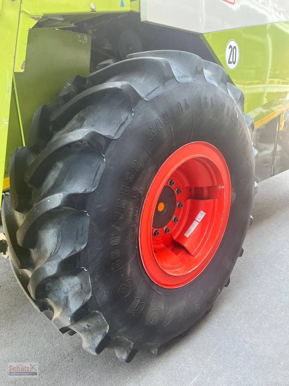 Mähdrescher des Typs CLAAS Lexion verstärkte 10-Loch Felgen mit Reifen 650/75 R32, Gebrauchtmaschine in Schierling (Bild 3)