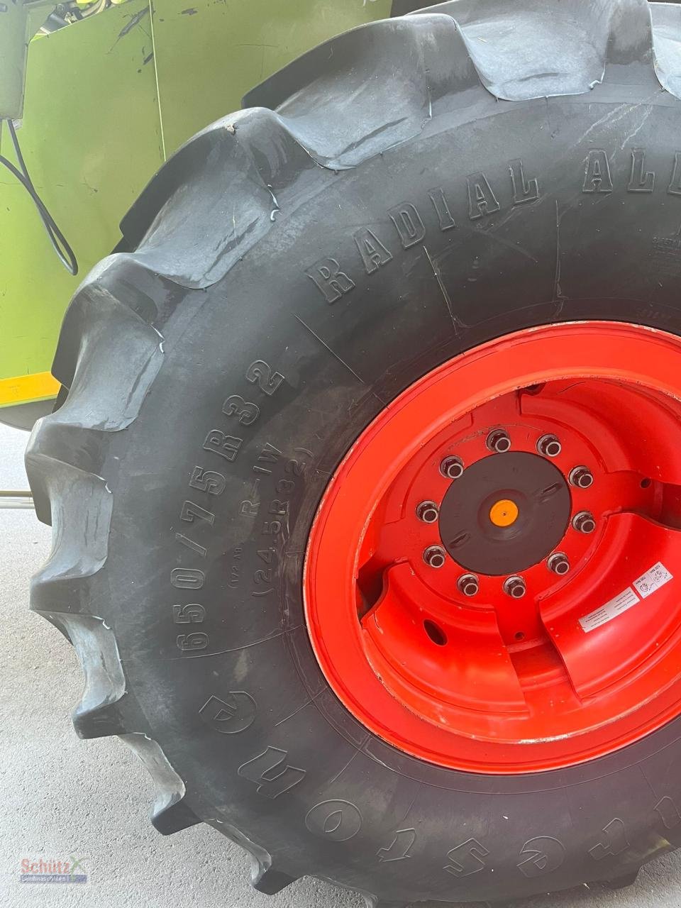 Mähdrescher des Typs CLAAS Lexion verstärkte 10-Loch Felgen mit Reifen 650/75 R32, Gebrauchtmaschine in Schierling (Bild 4)