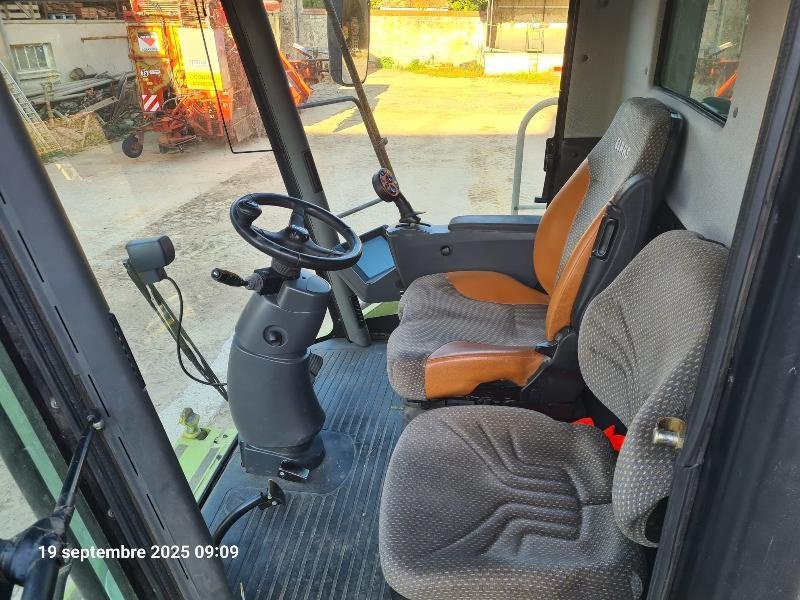 Mähdrescher of the type CLAAS LEXION540, Gebrauchtmaschine in BRAY en Val (Picture 11)