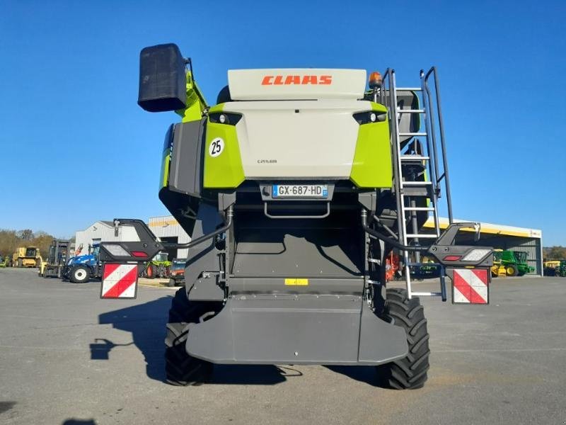 Mähdrescher del tipo CLAAS LEXION7400, Gebrauchtmaschine In ANTIGNY (Immagine 7)