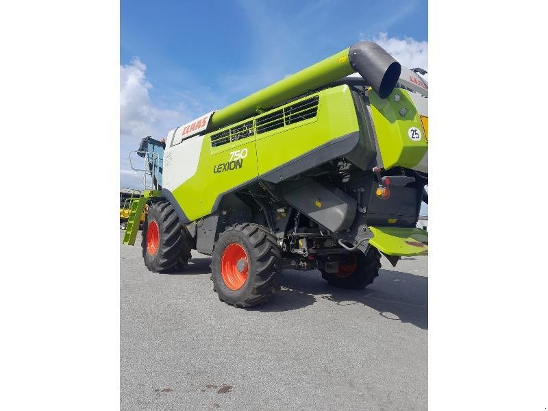 Mähdrescher typu CLAAS LEXION750, Gebrauchtmaschine v PONTIVY (Obrázek 3)
