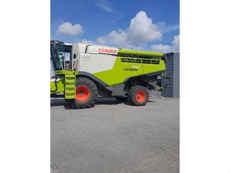 Mähdrescher typu CLAAS LEXION750, Gebrauchtmaschine v PONTIVY (Obrázek 2)