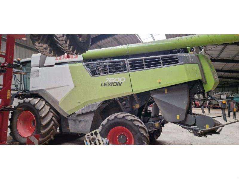 Mähdrescher of the type CLAAS LEXION7600, Gebrauchtmaschine in CHAUMONT (Picture 3)