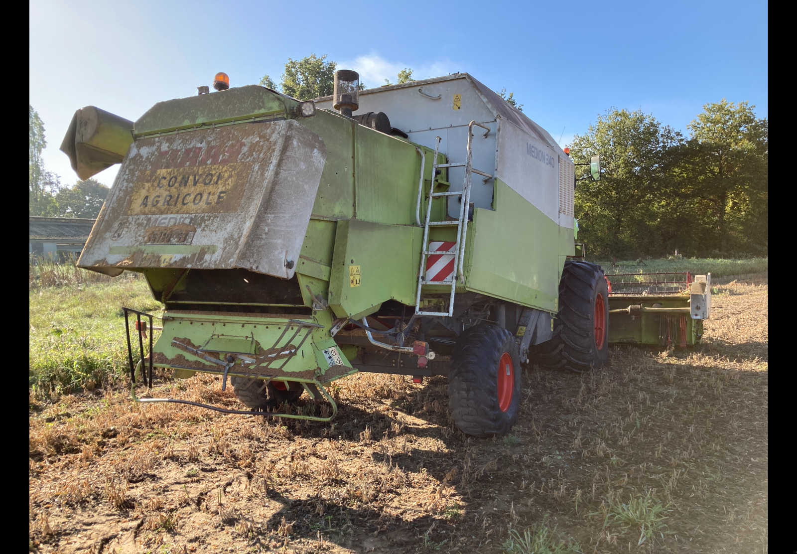 Mähdrescher des Typs CLAAS MEDION 340, Gebrauchtmaschine in ST CLEMENT DE LA PLACE (Bild 5)