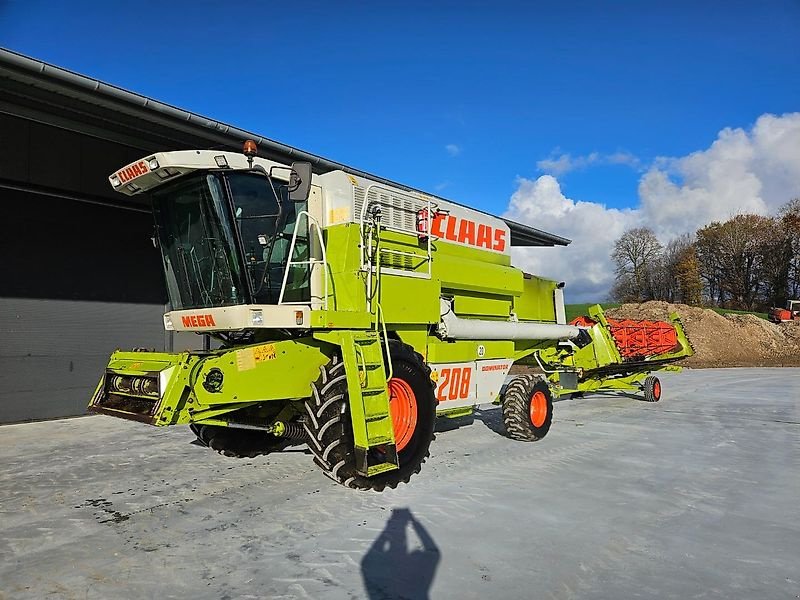 Mähdrescher des Typs CLAAS Mega 208 "gepflegte Maschine" Inzahlungnahme möglich, Gebrauchtmaschine in Honigsee (Bild 1)