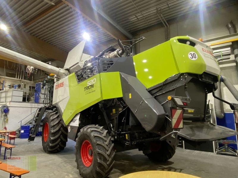 Mähdrescher des Typs CLAAS TRION 520 MIT VARIO 560, Gebrauchtmaschine in Vohburg (Bild 4)