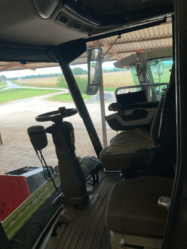 Mähdrescher tip CLAAS TRION 530 LOCATION, Gebrauchtmaschine in Charnay-lès-macon (Poză 5)