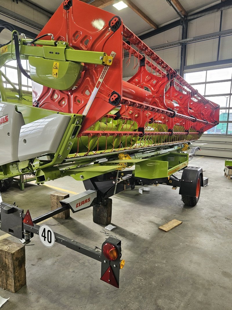 Mähdrescher des Typs CLAAS Trion 530 Montana, Ausstellungsmaschine in Domdidier (Bild 14)