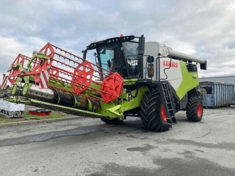 Mähdrescher tipa CLAAS TRION 530 TRADITION, Gebrauchtmaschine u Feurs (Slika 1)