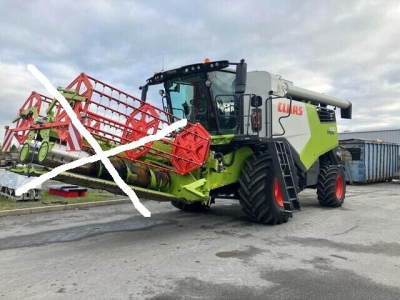 Mähdrescher du type CLAAS TRION 530 TRADITION, Gebrauchtmaschine en Feurs (Photo 1)