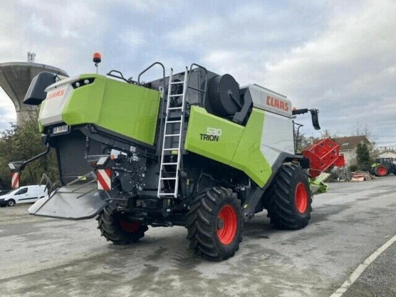 Mähdrescher des Typs CLAAS TRION 530 TRADITION, Gebrauchtmaschine in Feurs (Bild 3)