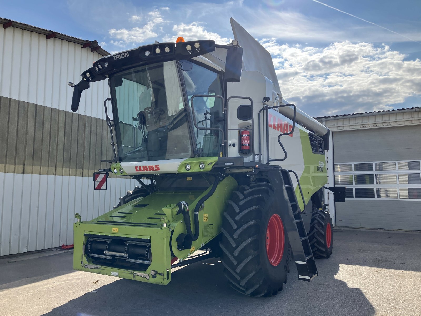 Mähdrescher of the type CLAAS TRION 530, Gebrauchtmaschine in VAROIS & CHAIGNOT (Picture 1)
