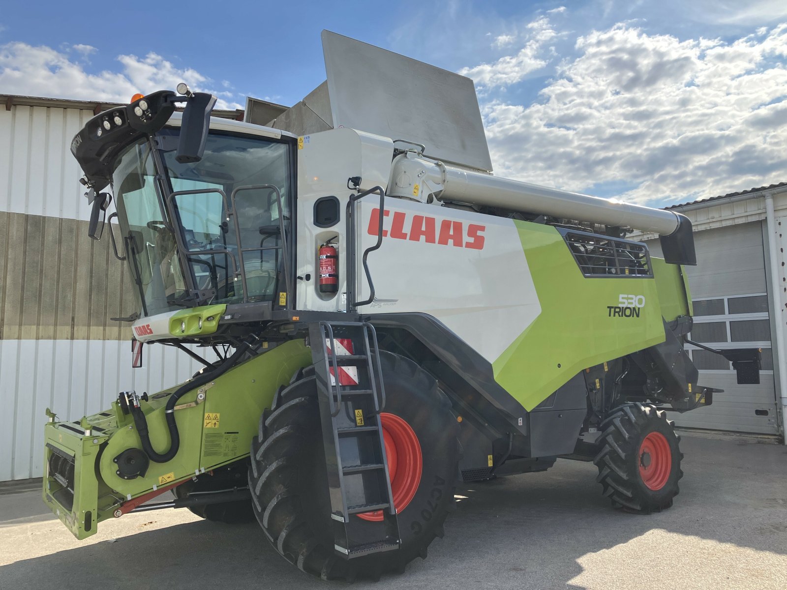 Mähdrescher of the type CLAAS TRION 530, Gebrauchtmaschine in VAROIS & CHAIGNOT (Picture 2)