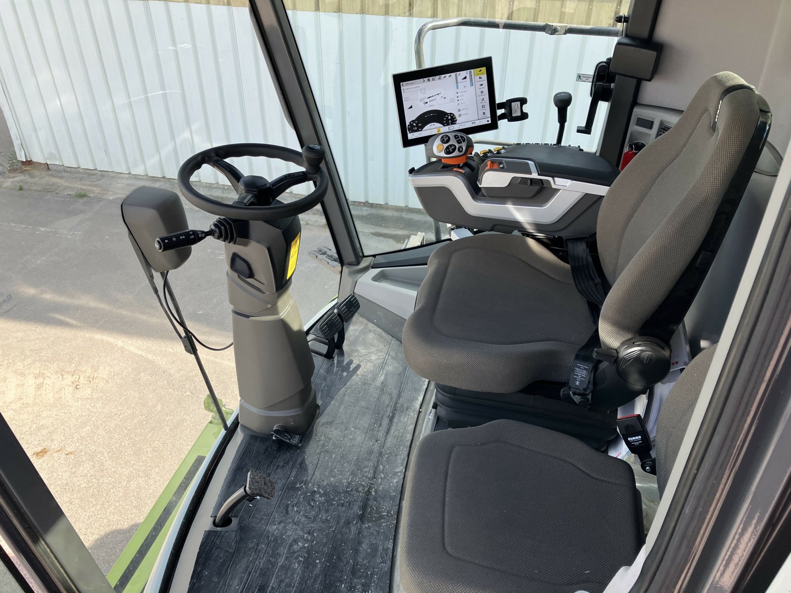 Mähdrescher of the type CLAAS TRION 530, Gebrauchtmaschine in VAROIS & CHAIGNOT (Picture 8)