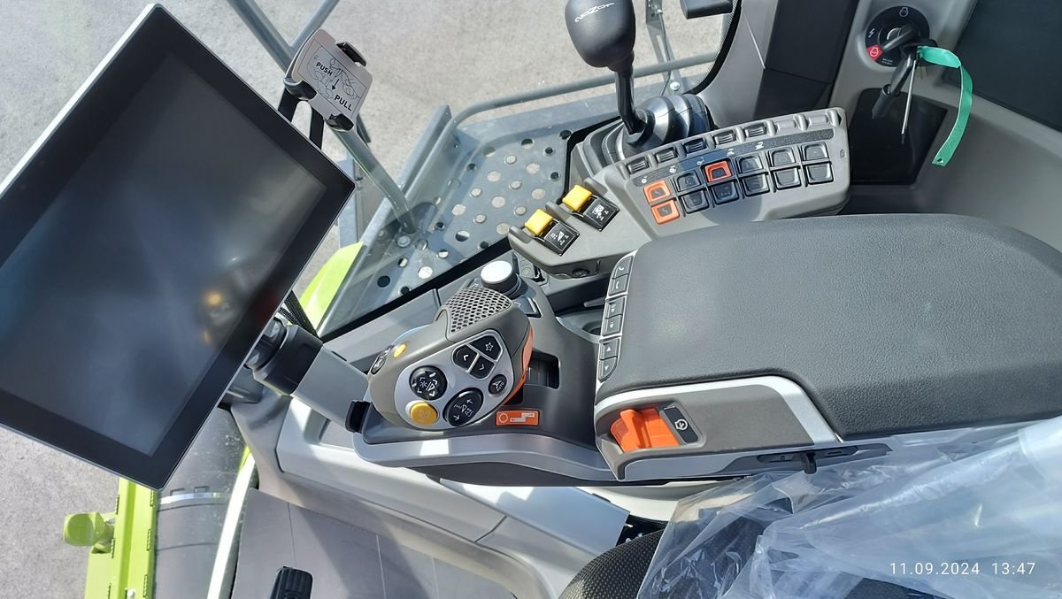 Mähdrescher of the type CLAAS Trion 530, Neumaschine in Grund (Picture 19)