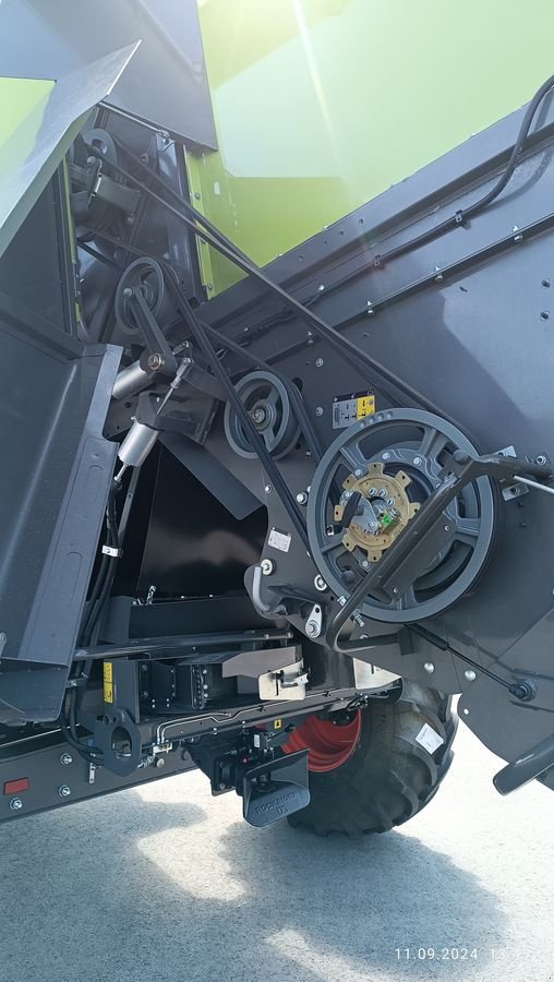 Mähdrescher of the type CLAAS Trion 530, Neumaschine in Grund (Picture 11)