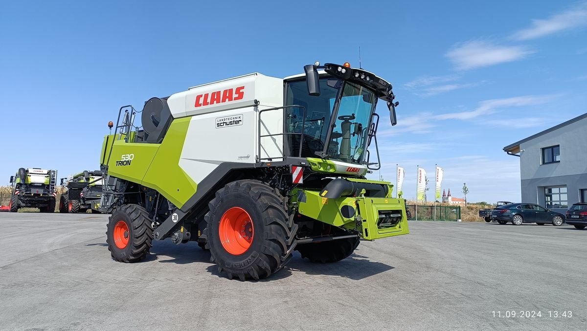 Mähdrescher of the type CLAAS Trion 530, Neumaschine in Grund (Picture 1)