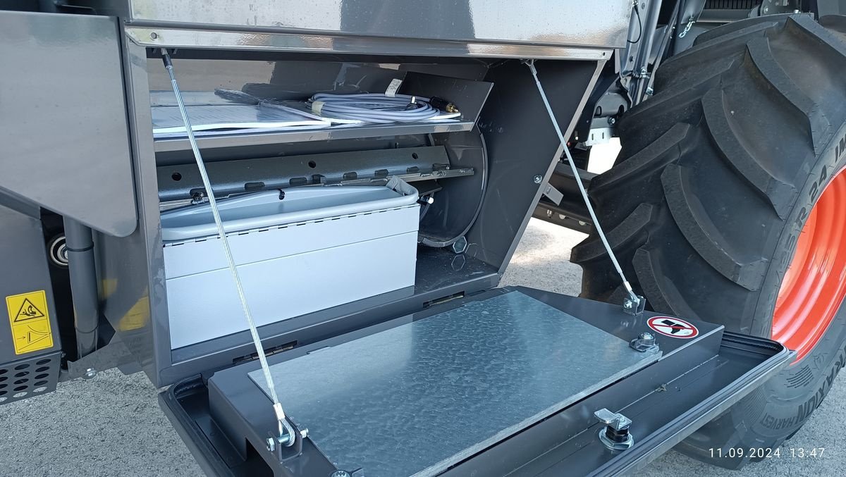 Mähdrescher of the type CLAAS Trion 530, Neumaschine in Grund (Picture 18)