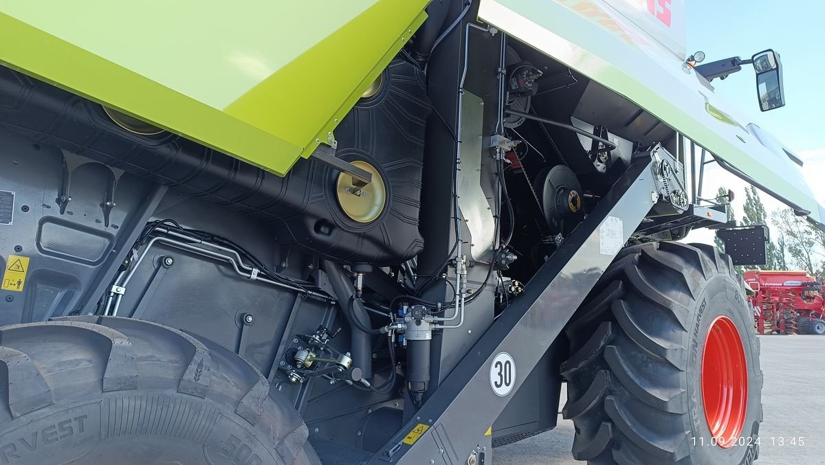 Mähdrescher of the type CLAAS Trion 530, Neumaschine in Grund (Picture 15)