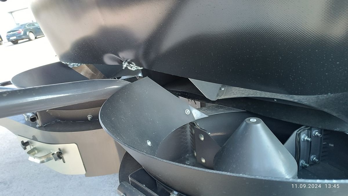 Mähdrescher of the type CLAAS Trion 530, Neumaschine in Grund (Picture 13)