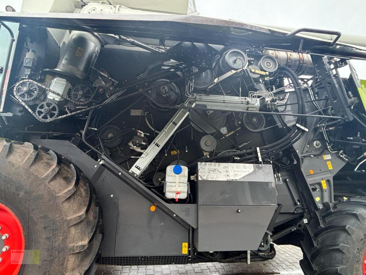 Mähdrescher des Typs CLAAS TRION 650 Allrad 4WD mit SW VARIO 680 AC u. SW-Wagen, nur 313 h !, Gebrauchtmaschine in Neerstedt (Bild 9)