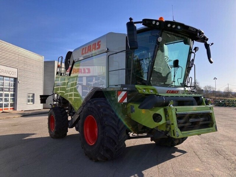 Mähdrescher of the type CLAAS TRION 650 LOCATION, Gebrauchtmaschine in Hauteroche (Picture 2)