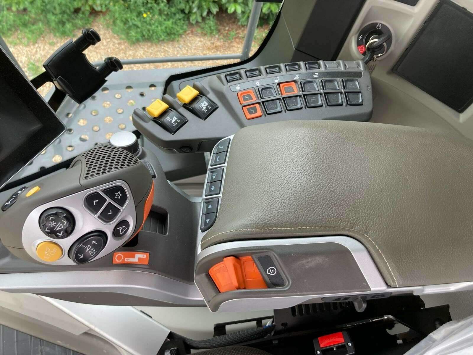 Mähdrescher tip CLAAS TRION 650, Gebrauchtmaschine in ST CLEMENT DE LA PLACE (Poză 4)