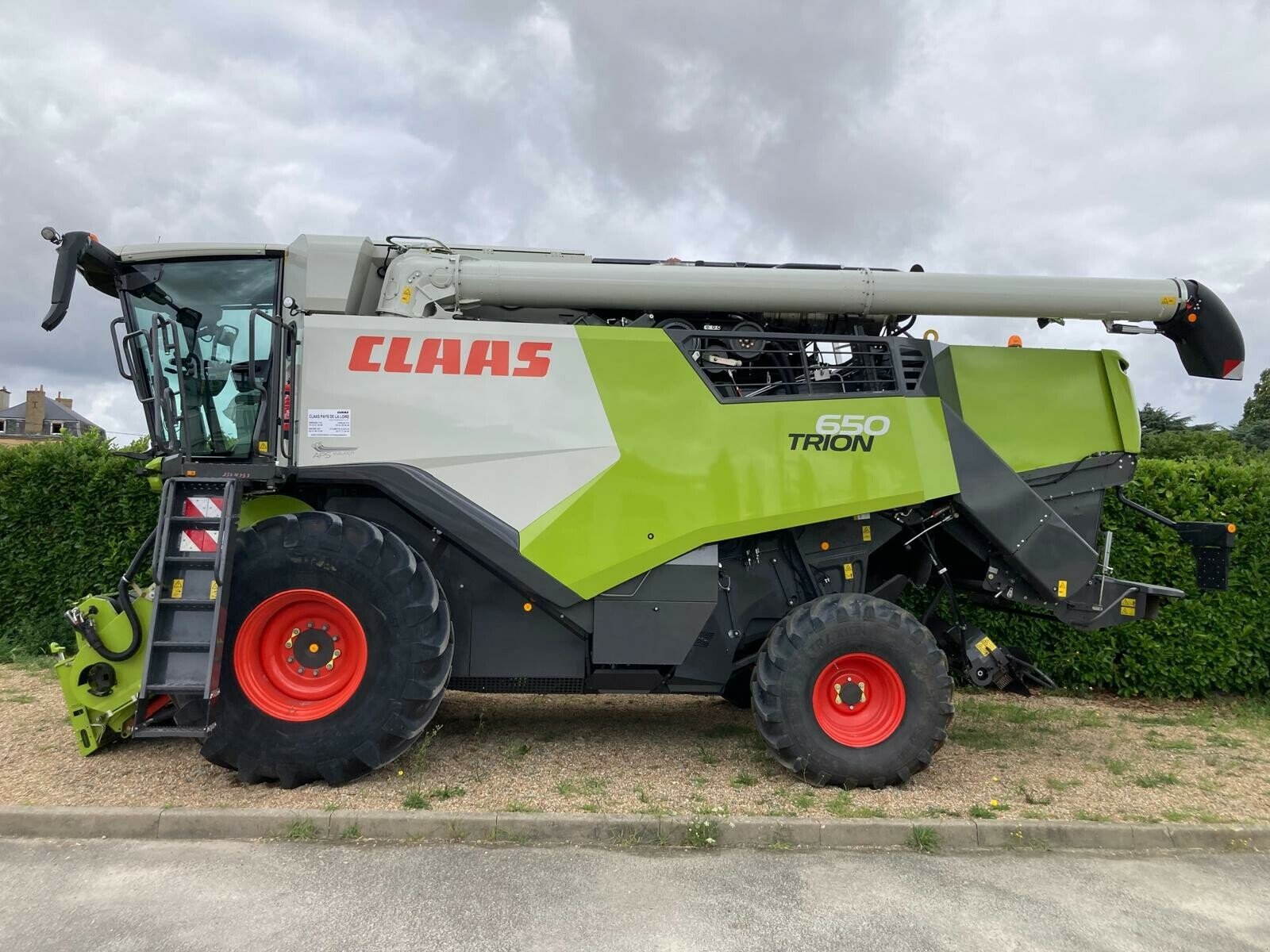 Mähdrescher tip CLAAS TRION 650, Gebrauchtmaschine in ST CLEMENT DE LA PLACE (Poză 3)