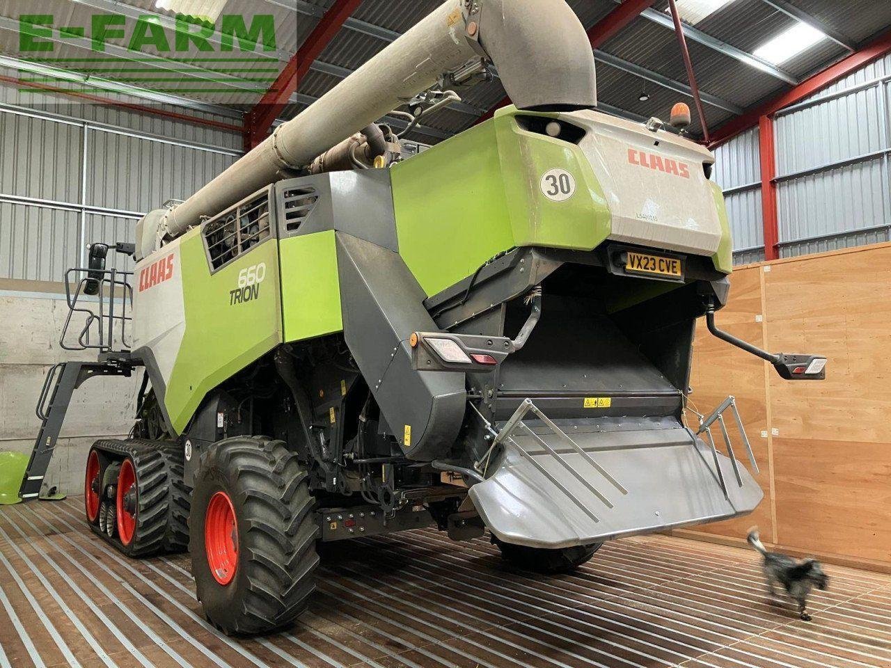 Mähdrescher des Typs CLAAS TRION 660 TT C/W V770, Gebrauchtmaschine in HARVINGTON, EVESHAM (Bild 3)