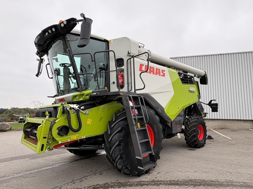 Mähdrescher del tipo CLAAS TRION 660, Gebrauchtmaschine In SALEUX (Immagine 3)