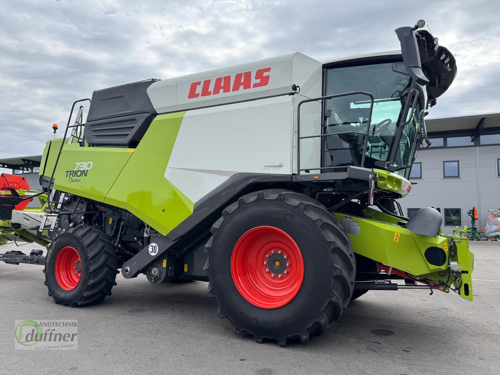 Mähdrescher tip CLAAS Trion 730, Gebrauchtmaschine in Hohentengen (Poză 2)