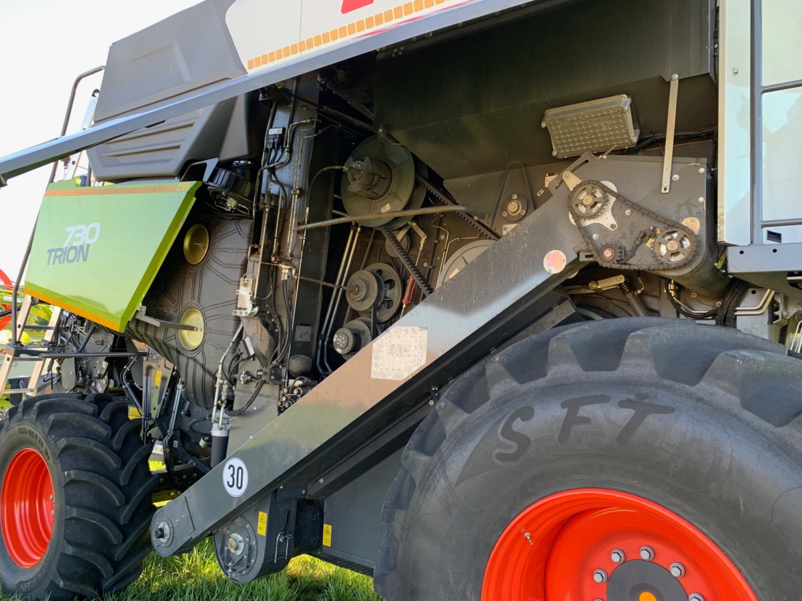 Mähdrescher tip CLAAS Trion 730, Gebrauchtmaschine in Knaphoscheid (Poză 7)
