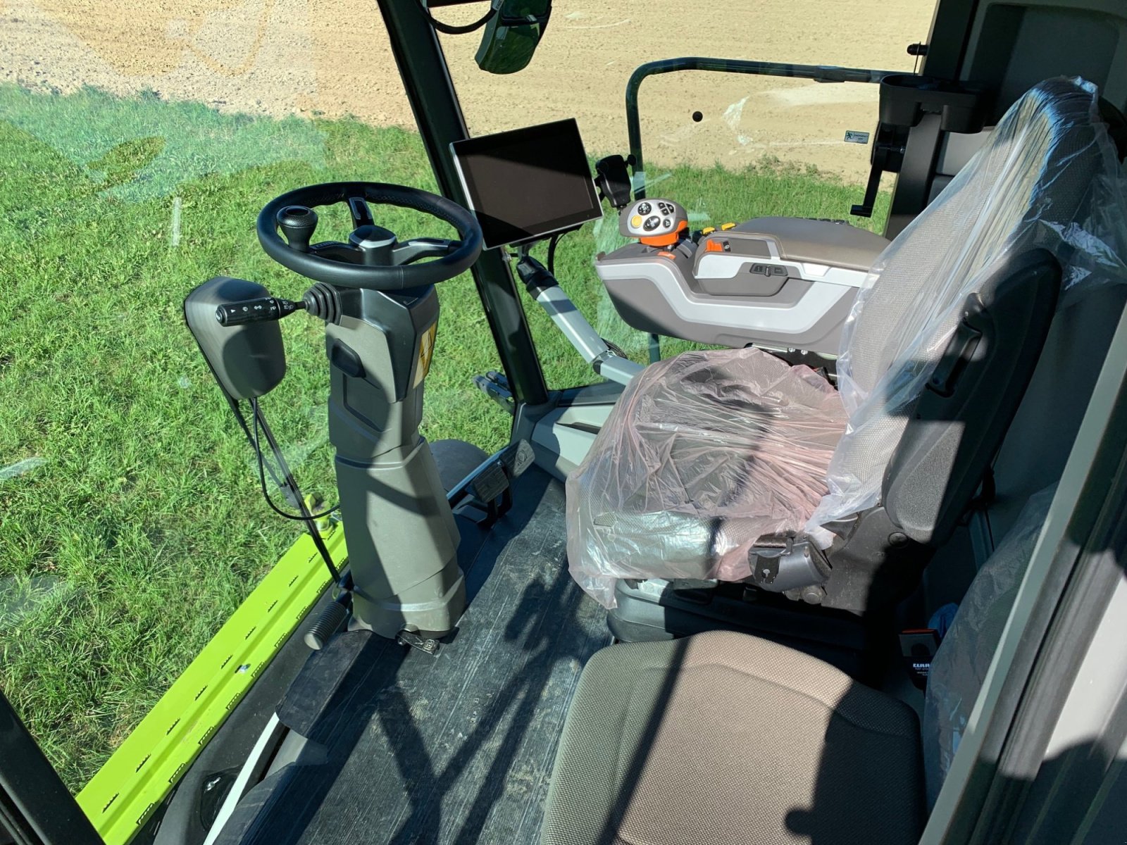 Mähdrescher tip CLAAS Trion 730, Gebrauchtmaschine in Knaphoscheid (Poză 14)