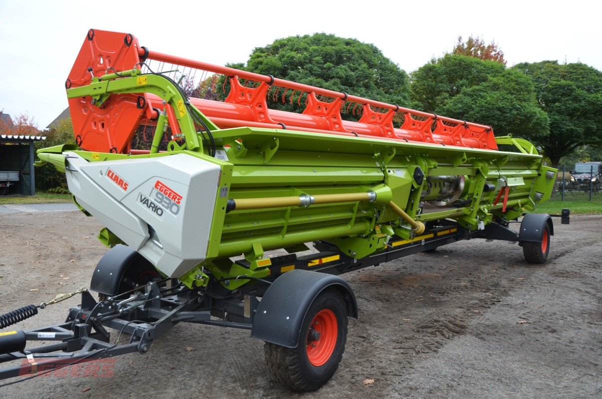 Mähdrescher of the type CLAAS TRION 740 TERRA TRAC, Neumaschine in Suhlendorf (Picture 12)