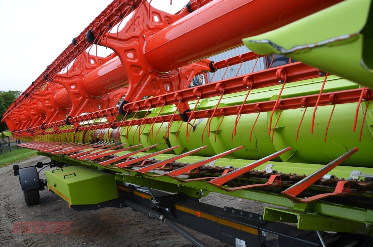 Mähdrescher of the type CLAAS TRION 740 TERRA TRAC, Neumaschine in Suhlendorf (Picture 14)