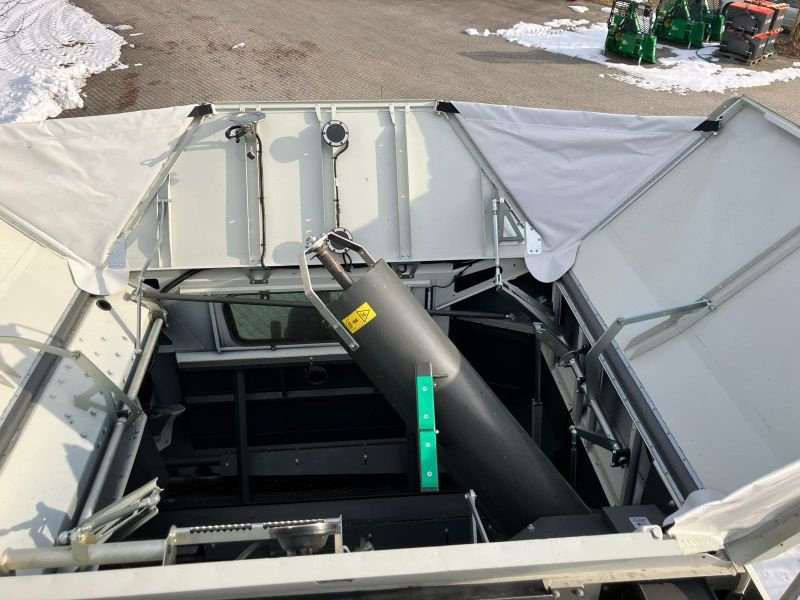 Mähdrescher του τύπου CLAAS TRION 740 TT MIT V 770, Vorführmaschine σε Moos-Langenisarhofen (Φωτογραφία 8)