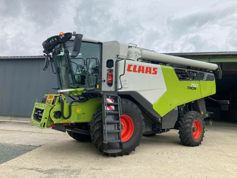 Mähdrescher typu CLAAS TRION 750 LOCATION, Gebrauchtmaschine v ST CLEMENT DE LA PLACE (Obrázok 1)