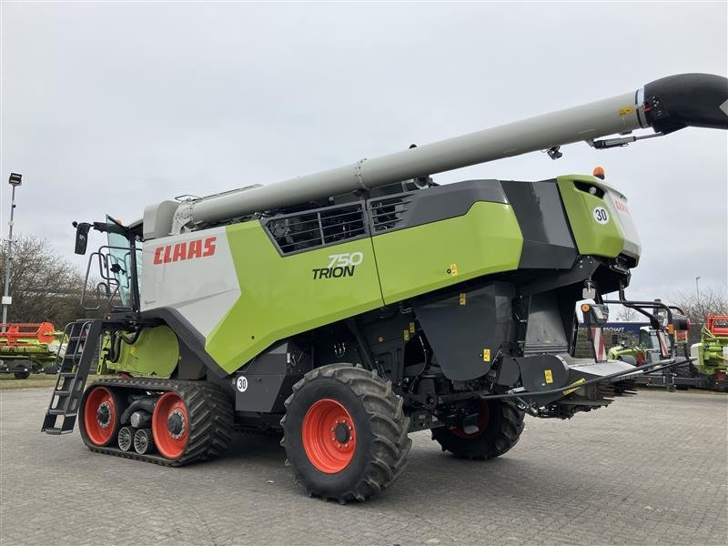 Mähdrescher typu CLAAS TRION 750 TT, Gebrauchtmaschine v Hockenheim (Obrázek 3)