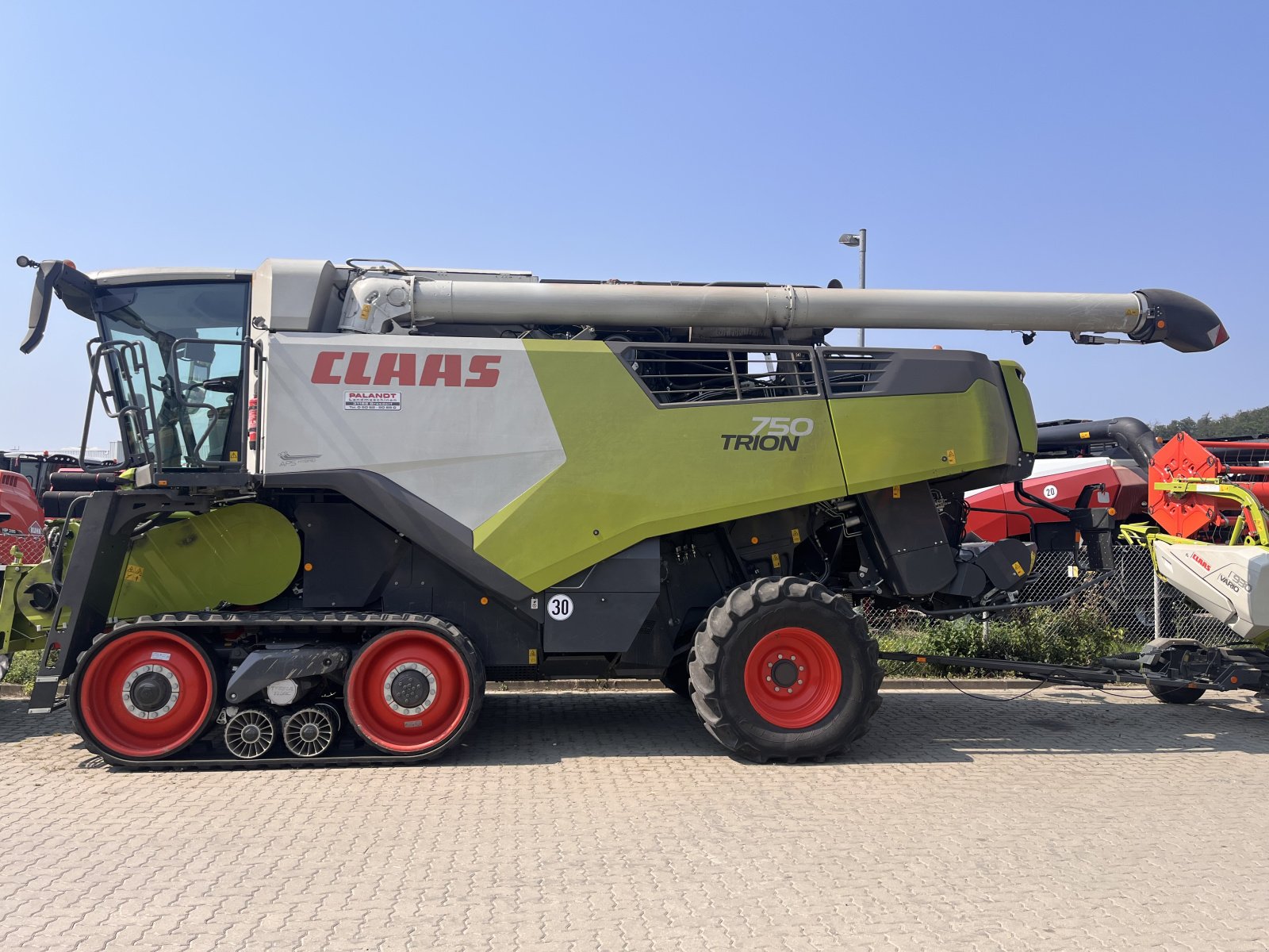 Mähdrescher typu CLAAS TRION 750 TT, Gebrauchtmaschine v Grasdorf (Obrázek 2)