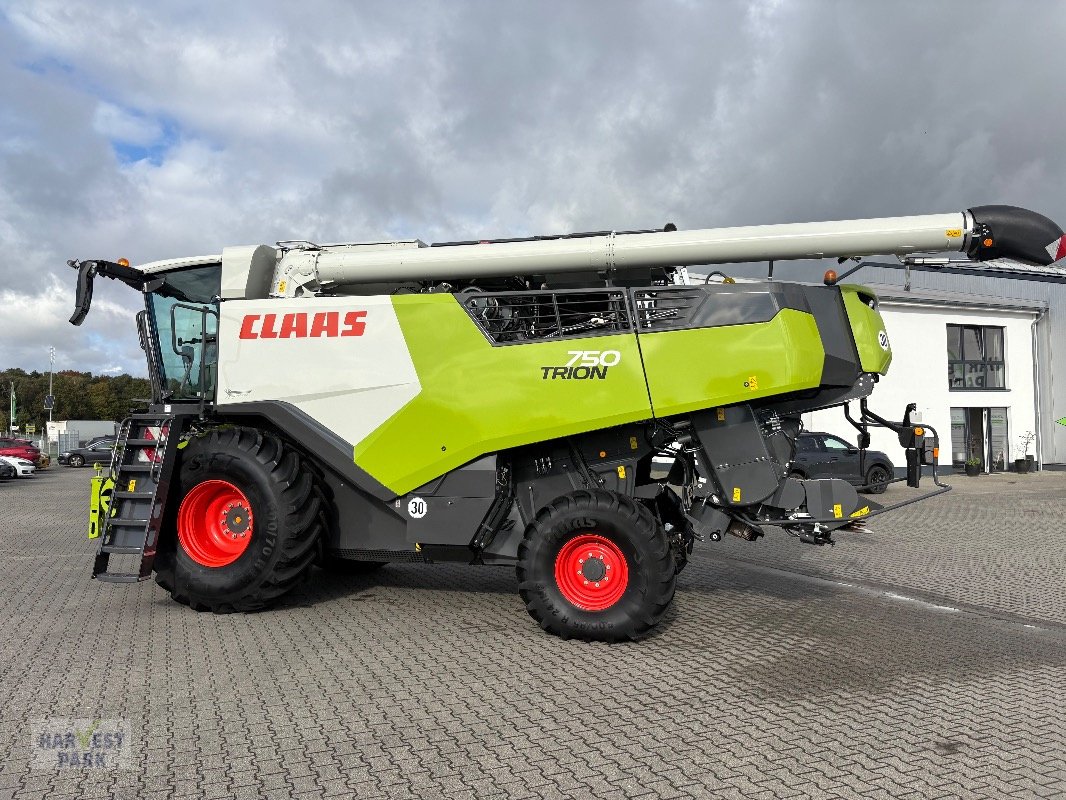 Mähdrescher del tipo CLAAS TRION 750, Gebrauchtmaschine In Emsbüren (Immagine 7)