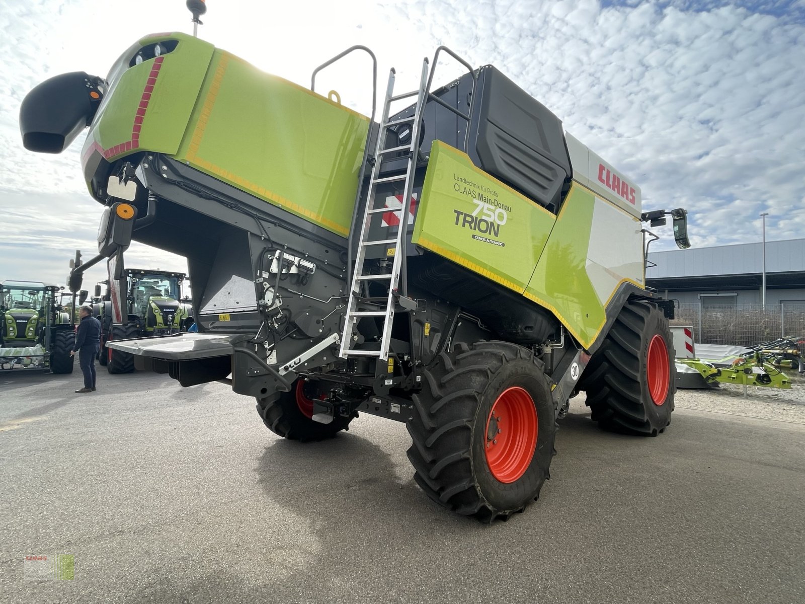 Mähdrescher des Typs CLAAS Trion 750, Gebrauchtmaschine in Gollhofen (Bild 3)