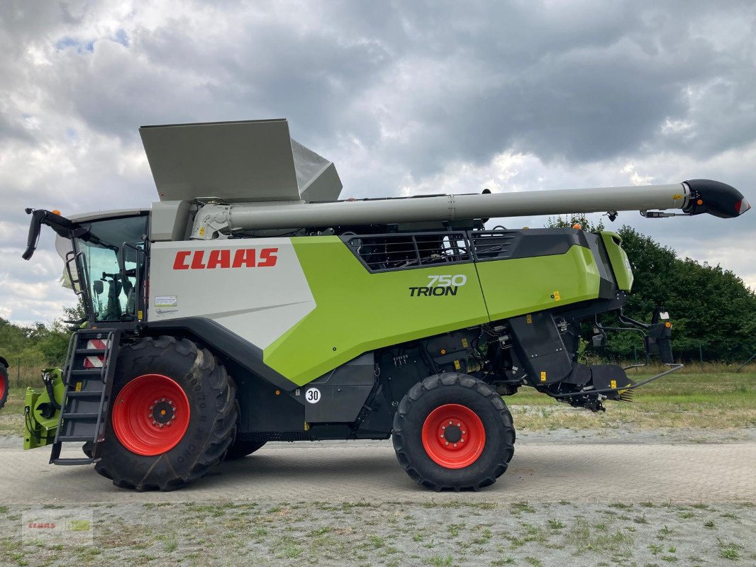 Mähdrescher del tipo CLAAS Trion 750, Gebrauchtmaschine In Schwülper (Immagine 1)
