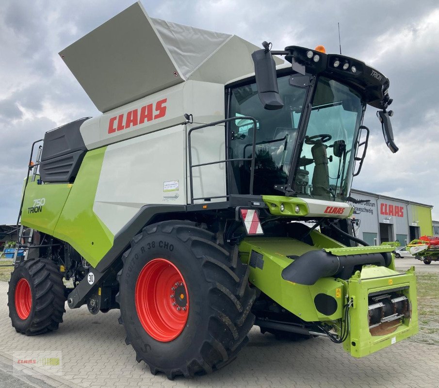 Mähdrescher del tipo CLAAS Trion 750, Gebrauchtmaschine In Schwülper (Immagine 5)
