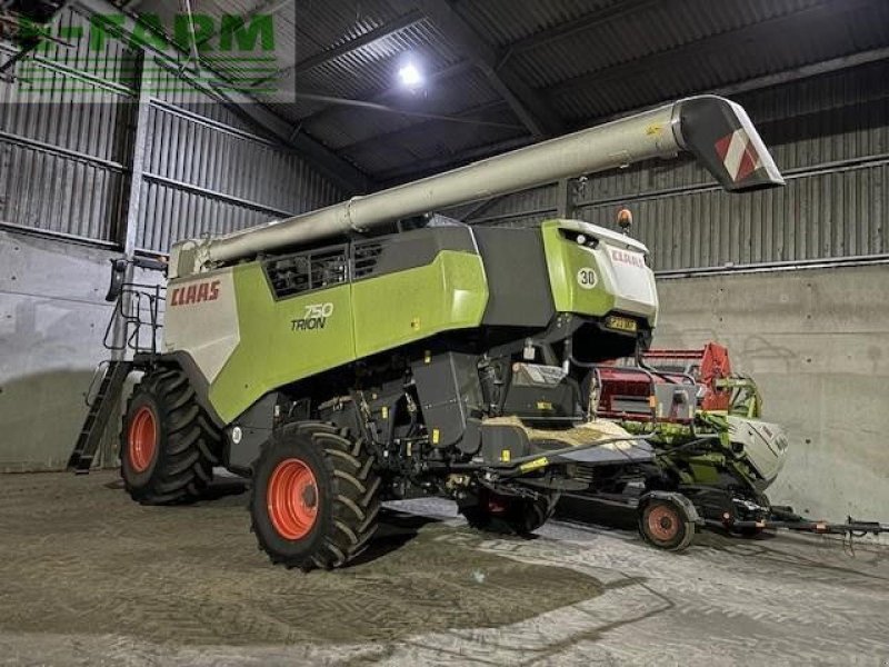 Mähdrescher of the type CLAAS TRION 750, Gebrauchtmaschine in CUPAR (Picture 1)