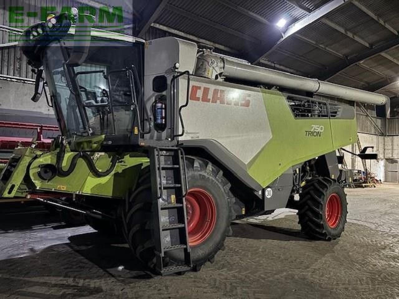 Mähdrescher tip CLAAS TRION 750, Gebrauchtmaschine in CUPAR (Poză 4)