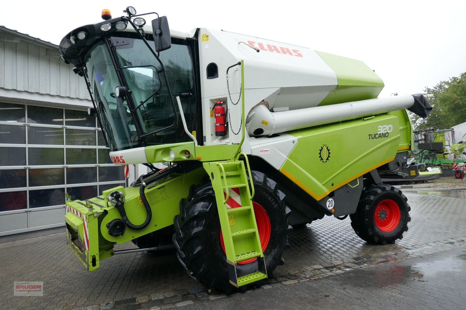 Mähdrescher typu CLAAS Tucano 320 4-Trac - inkl. SW V540, Gebrauchtmaschine v Dorfen (Obrázek 1)