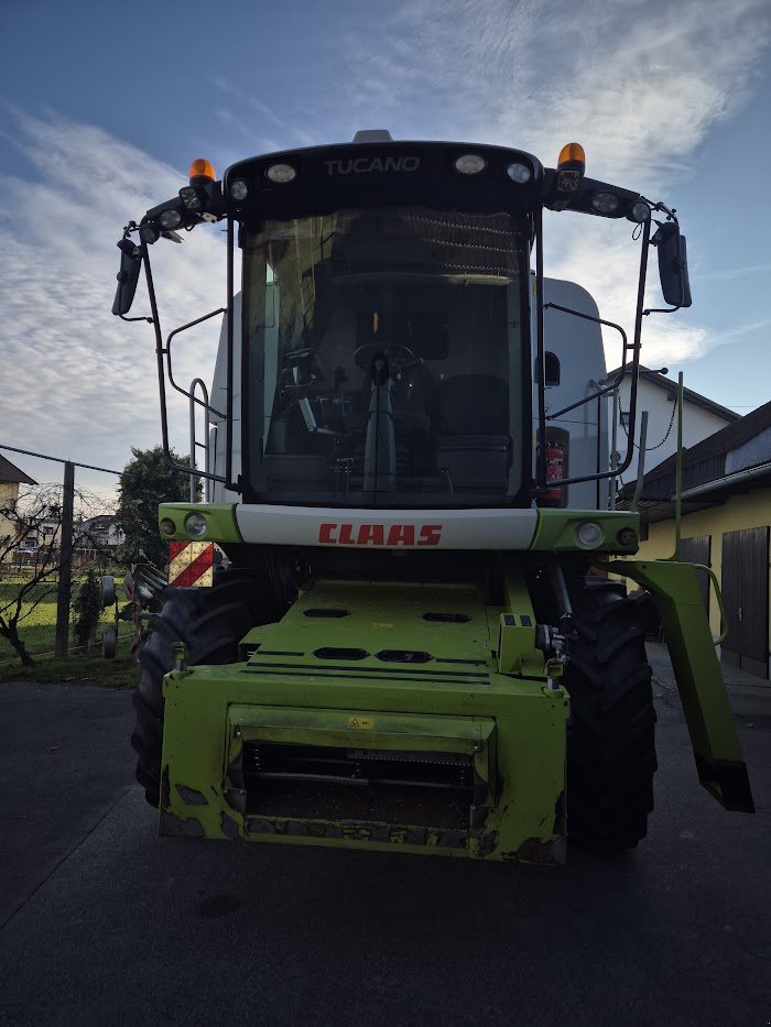 Mähdrescher of the type CLAAS Tucano 320, Gebrauchtmaschine in Naklo (Picture 2)
